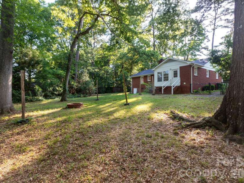 5100 Kimwood Place, Charlotte, NC 28205.  MLS# CAR4385698, YatesRealty ID 26044. 