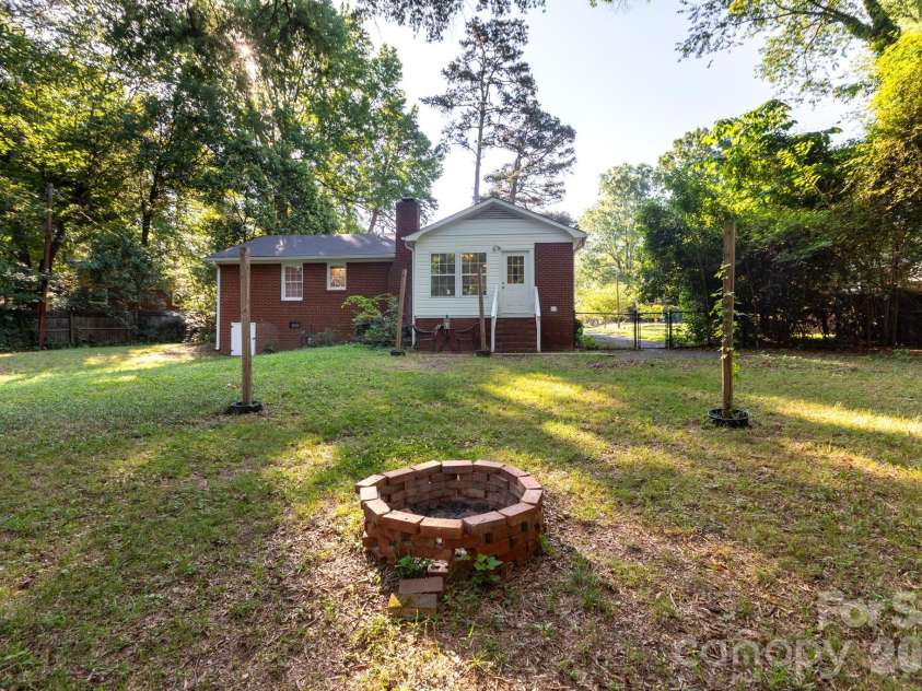 5100 Kimwood Place, Charlotte, NC 28205.  MLS# CAR4385698, YatesRealty ID 26044. 