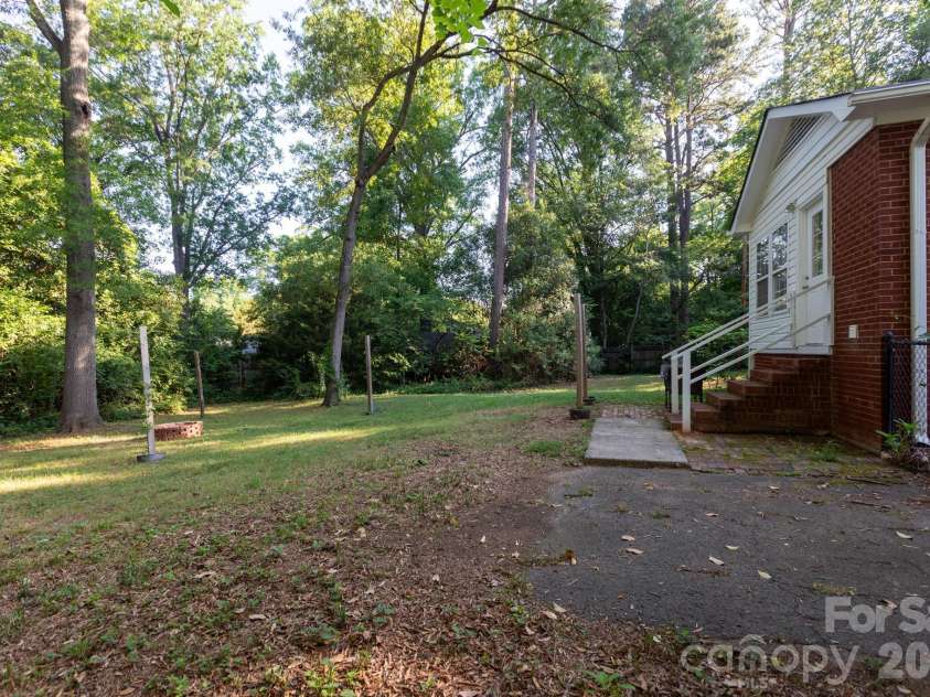 5100 Kimwood Place, Charlotte, NC 28205.  MLS# CAR4385698, YatesRealty ID 26044. 