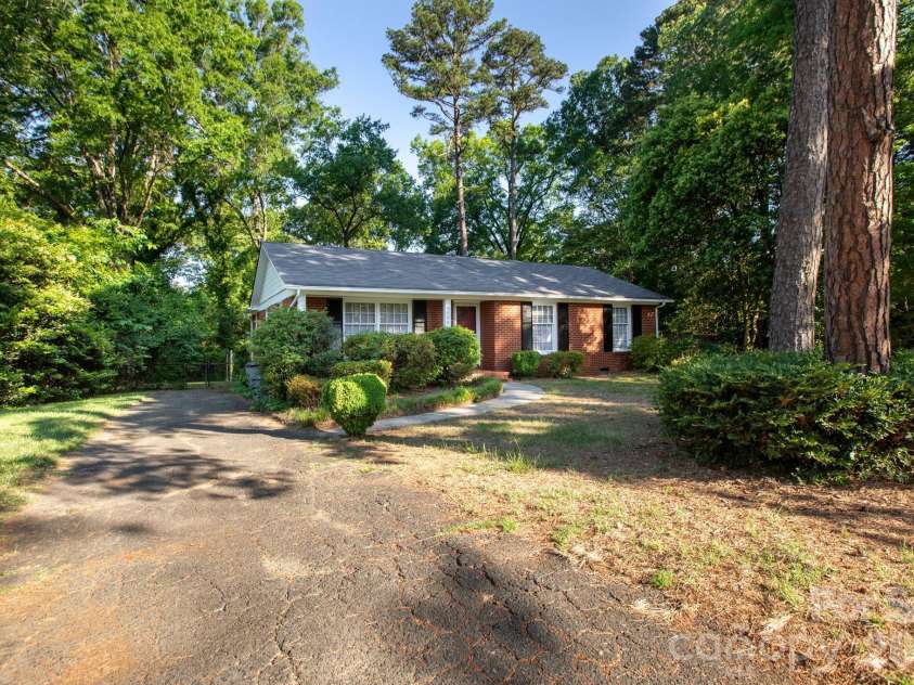 5100 Kimwood Place, Charlotte, NC 28205.  MLS# CAR4385698, YatesRealty ID 26044. 