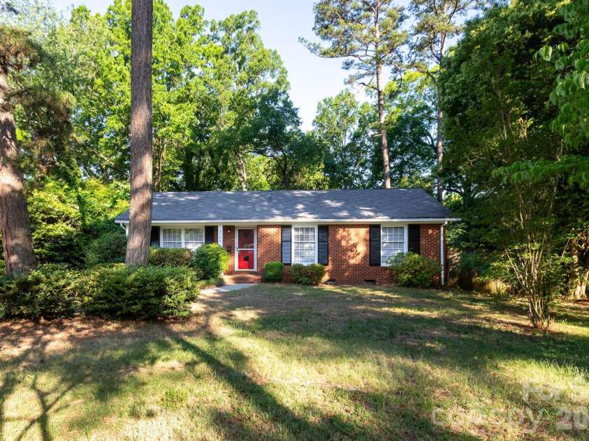5100 Kimwood Place, Charlotte, NC 28205.  MLS# CAR4385698, YatesRealty ID 26044. 
