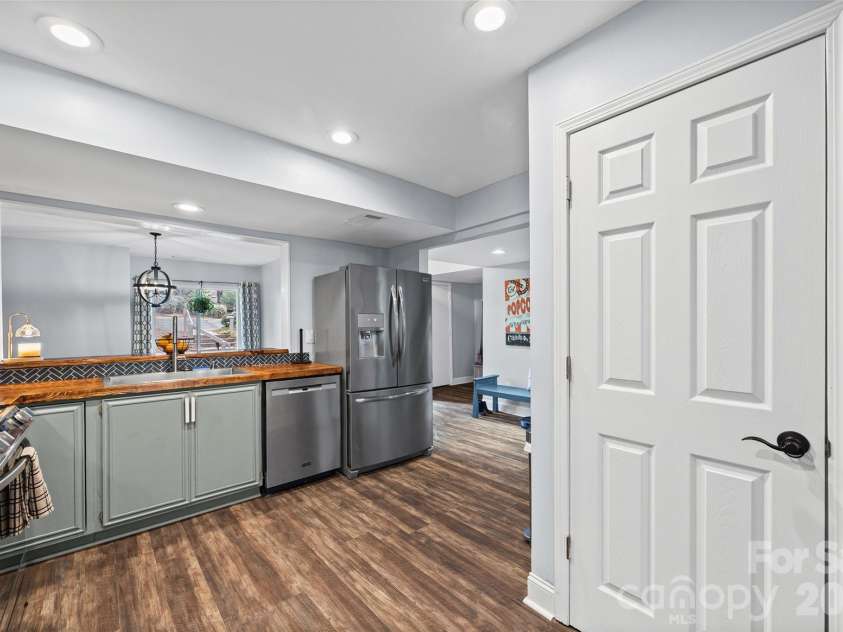 34 Old Post Road, Lake Wylie, SC 29710.  MLS# CAR4359546, YatesRealty ID 26045. 