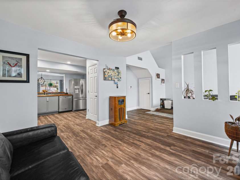 34 Old Post Road, Lake Wylie, SC 29710.  MLS# CAR4359546, YatesRealty ID 26045. 