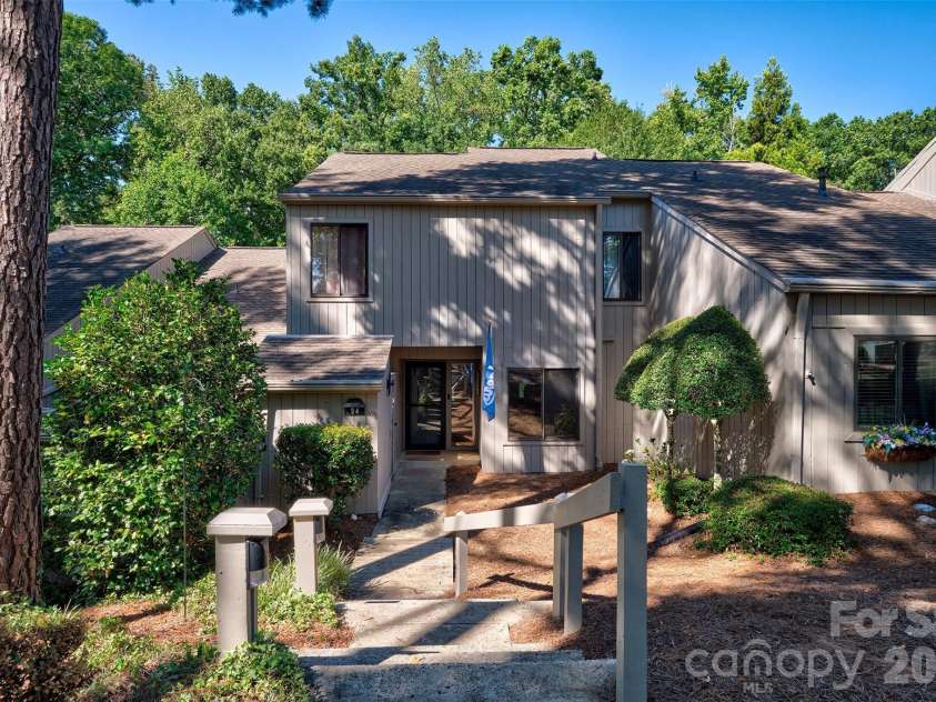 34 Old Post Road, Lake Wylie, SC 29710.  MLS# CAR4422574, YatesRealty ID 26045. 