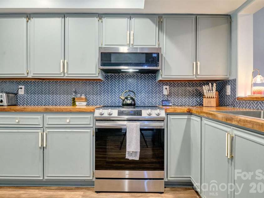 34 Old Post Road, Lake Wylie, SC 29710.  MLS# CAR4422574, YatesRealty ID 26045. 