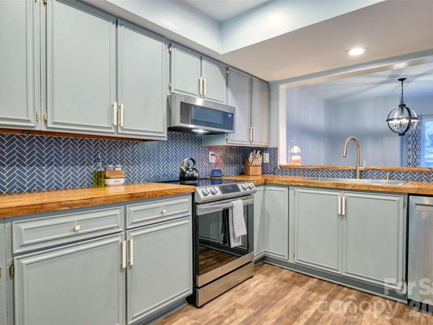 34 Old Post Road, Lake Wylie, SC 29710.  MLS# CAR4422574, YatesRealty ID 26045. 