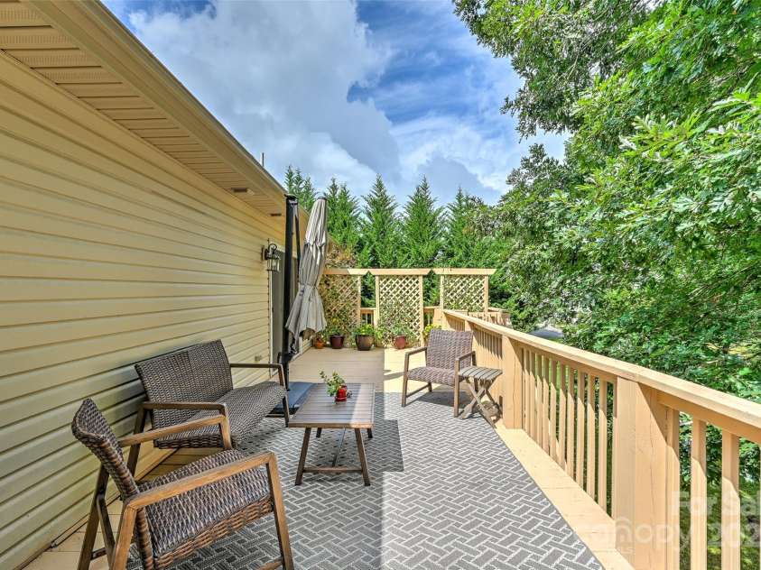 68 Locust Meadow Lane, Weaverville, NC 28787.  MLS# CAR4275885, YatesRealty ID 26045. 