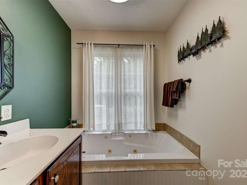 68 Locust Meadow Lane, Weaverville, NC 28787.  MLS# CAR4275885, YatesRealty ID 26045. 