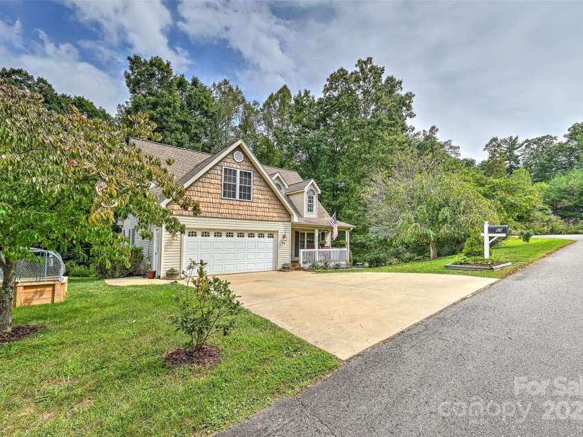 68 Locust Meadow Lane, Weaverville, NC 28787.  MLS# CAR4275885, YatesRealty ID 26045. 