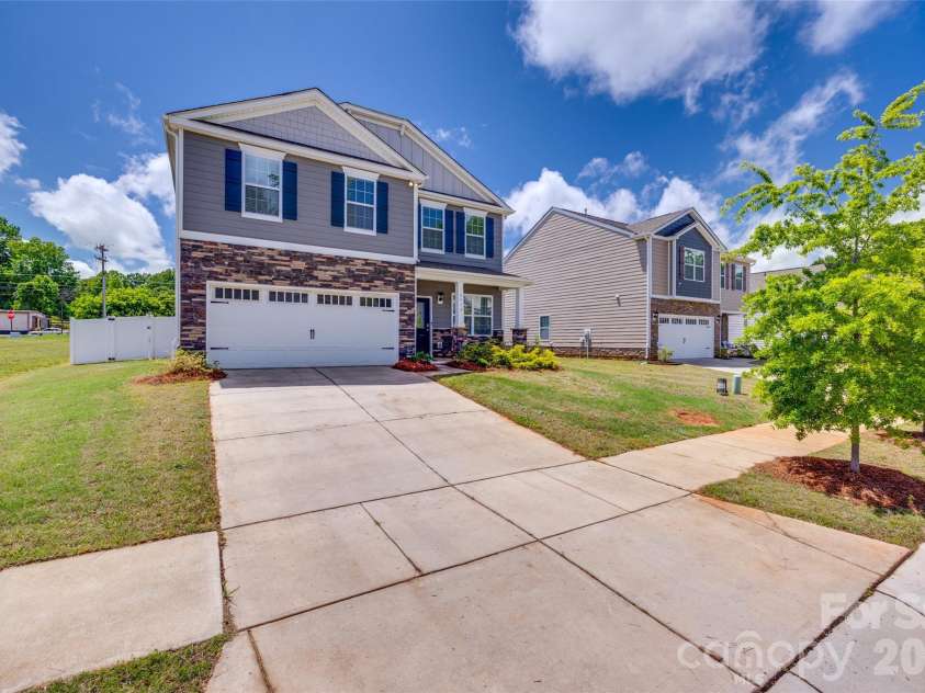 3513 Sycamore Crossing Court, Mount Holly, NC 28120.  MLS# CAR4376219, YatesRealty ID 26046. 