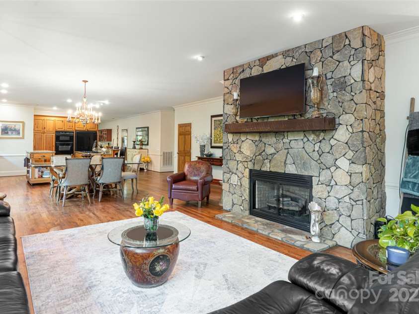 75 Cougar Lane, Saluda, NC 28773.  MLS# CAR4263735, YatesRealty ID 26046. 