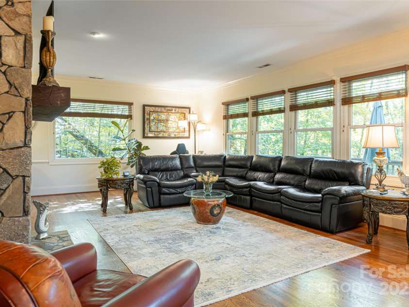 75 Cougar Lane, Saluda, NC 28773.  MLS# CAR4263735, YatesRealty ID 26046. 