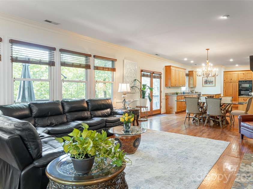 75 Cougar Lane, Saluda, NC 28773.  MLS# CAR4263735, YatesRealty ID 26046. 