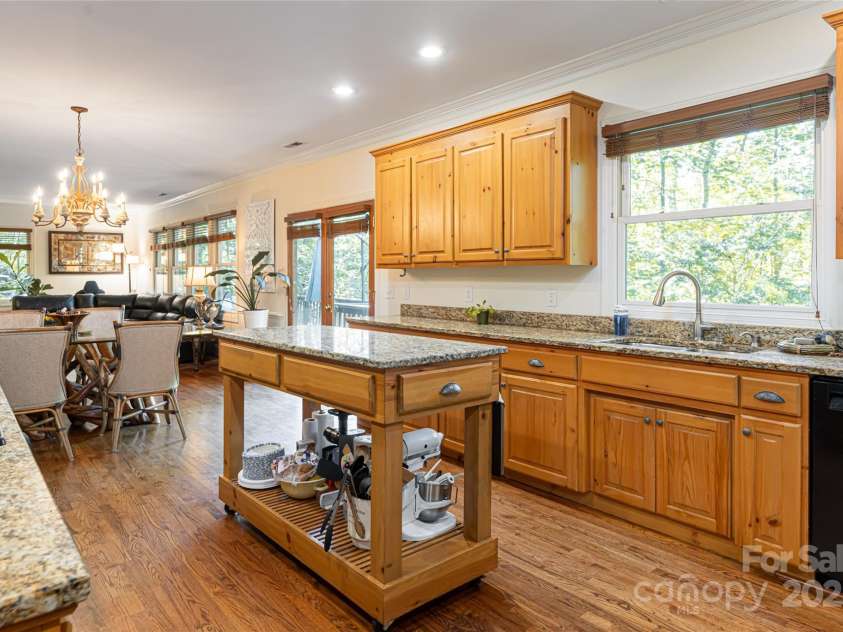 75 Cougar Lane, Saluda, NC 28773.  MLS# CAR4263735, YatesRealty ID 26046. 