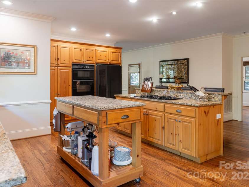 75 Cougar Lane, Saluda, NC 28773.  MLS# CAR4263735, YatesRealty ID 26046. 