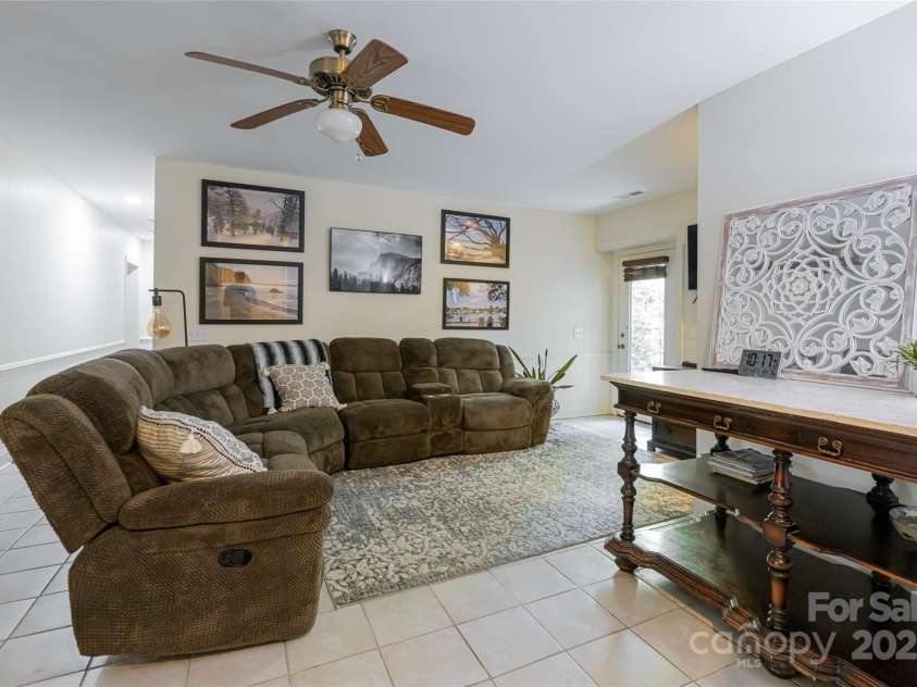 75 Cougar Lane, Saluda, NC 28773.  MLS# CAR4263735, YatesRealty ID 26046. 