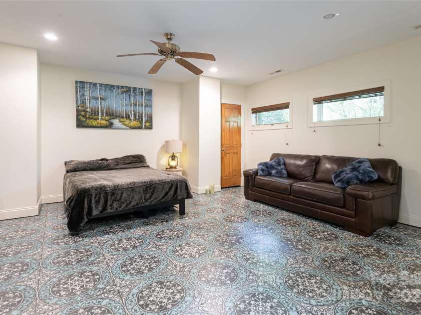 75 Cougar Lane, Saluda, NC 28773.  MLS# CAR4263735, YatesRealty ID 26046. 