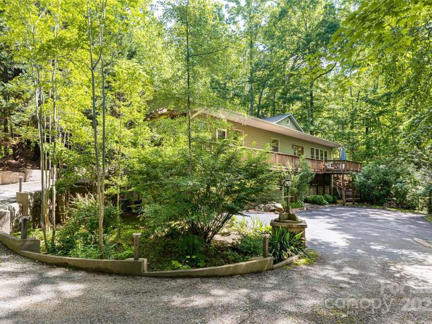 75 Cougar Lane, Saluda, NC 28773.  MLS# CAR4263735, YatesRealty ID 26046. 