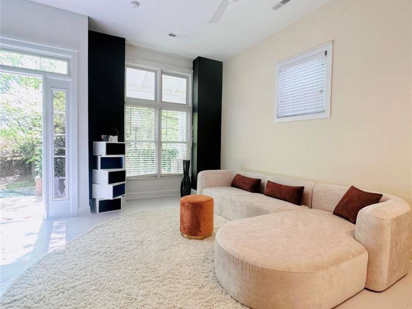 671 Alexander Street, Charlotte, NC 28202.  MLS# CAR4336342, YatesRealty ID 2605. 