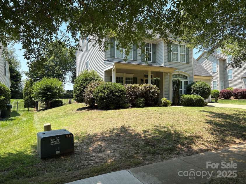2567 Holly Oak Lane, Gastonia, NC 28056.  MLS# CAR4263397, YatesRealty ID 26050. 