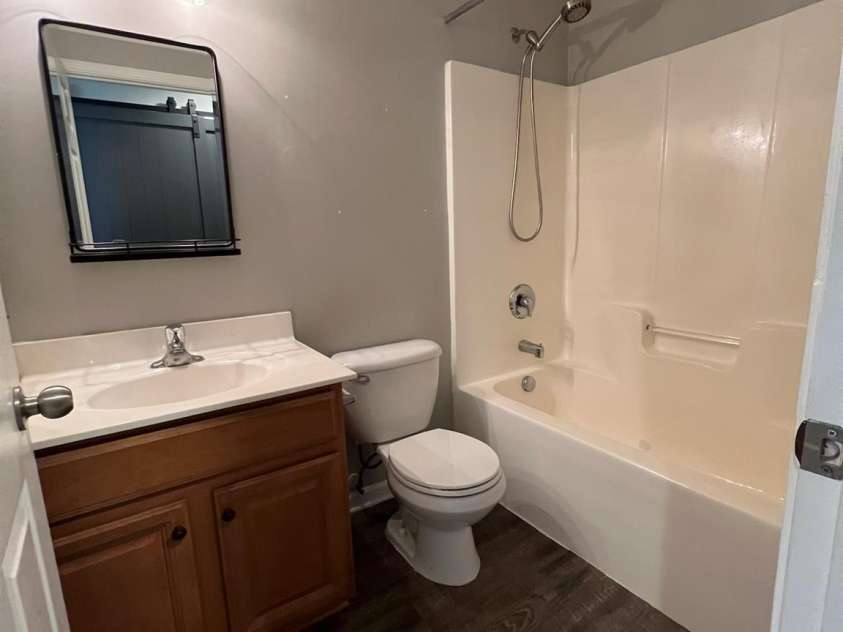 2567 Holly Oak Lane, Gastonia, NC 28056.  MLS# CAR4263397, YatesRealty ID 26050. Full Bathroom upstairs