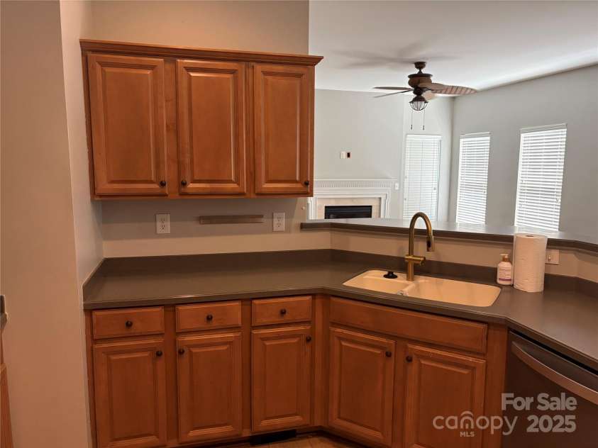 2567 Holly Oak Lane, Gastonia, NC 28056.  MLS# CAR4263397, YatesRealty ID 26050. Kitchen