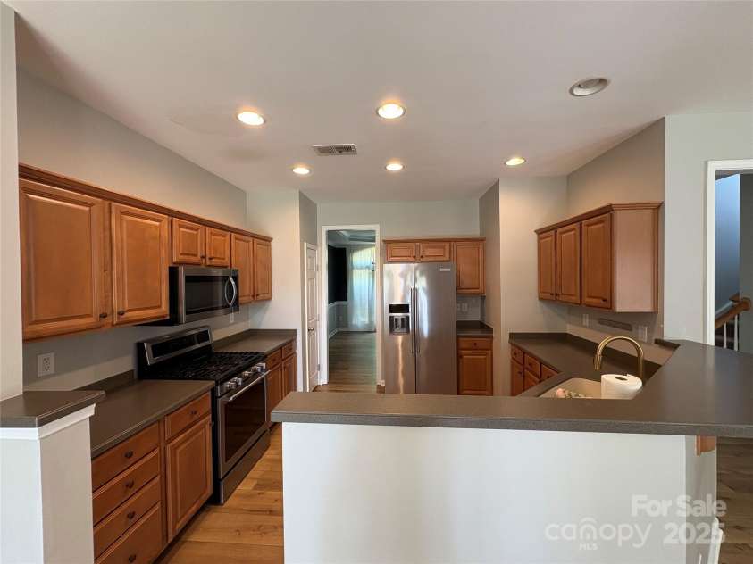 2567 Holly Oak Lane, Gastonia, NC 28056.  MLS# CAR4263397, YatesRealty ID 26050. Kitchen