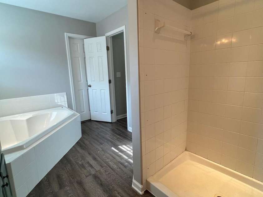 2567 Holly Oak Lane, Gastonia, NC 28056.  MLS# CAR4263397, YatesRealty ID 26050. Primary Bath - separate tub and shower