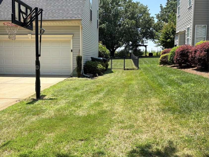 2567 Holly Oak Lane, Gastonia, NC 28056.  MLS# CAR4263397, YatesRealty ID 26050. Side