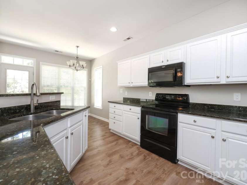 600 Cotton Field Road, Rock Hill, SC 29732.  MLS# CAR4383351, YatesRealty ID 26050. Kitchen
