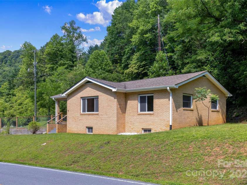 2396 Hwy 9 Highway, Black Mountain, NC 28711.  MLS# CAR4280059, YatesRealty ID 26052. 