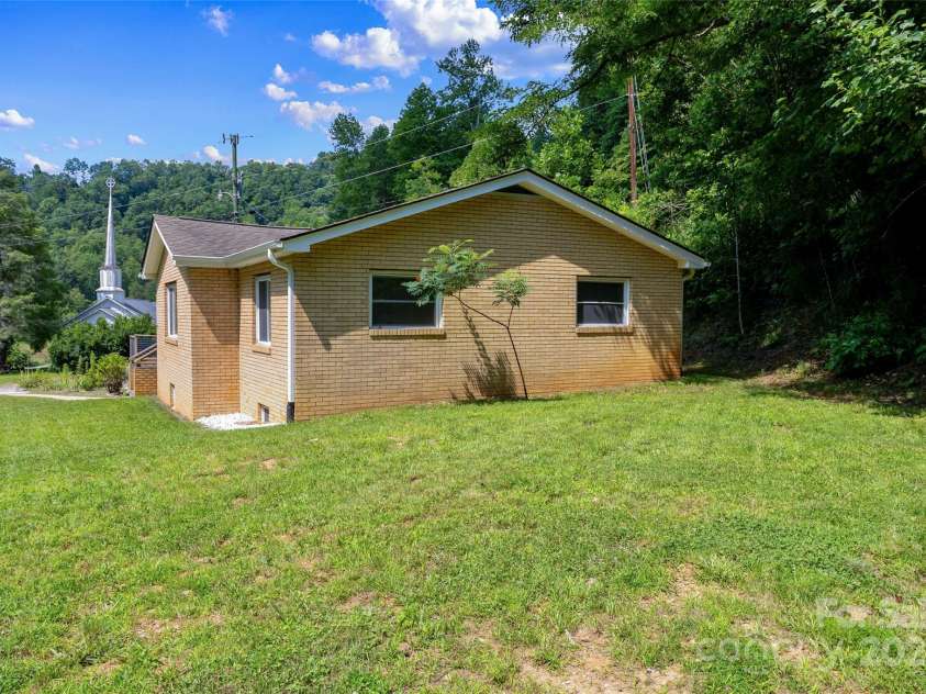 2396 Hwy 9 Highway, Black Mountain, NC 28711.  MLS# CAR4280059, YatesRealty ID 26052. 
