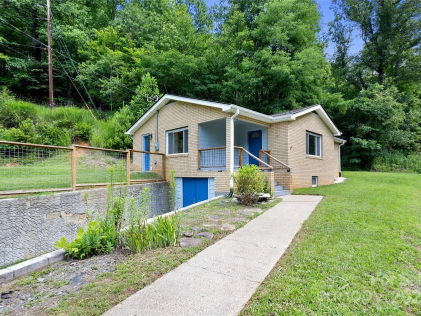 2396 Hwy 9 Highway, Black Mountain, NC 28711.  MLS# CAR4280059, YatesRealty ID 26052. 