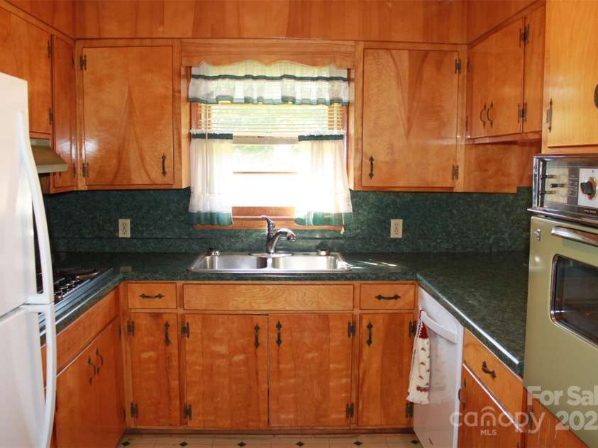 796 Hollis Road, Ellenboro, NC 28040.  MLS# CAR4281083, YatesRealty ID 26053. 