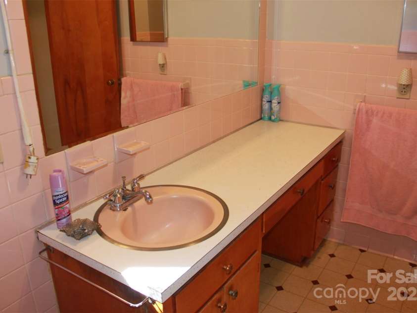 796 Hollis Road, Ellenboro, NC 28040.  MLS# CAR4281083, YatesRealty ID 26053. 