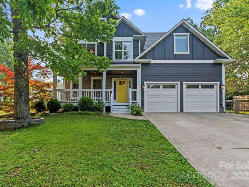 130 Eastwood Avenue, Swannanoa, NC 28778.  MLS# CAR4266957, YatesRealty ID 26054. 