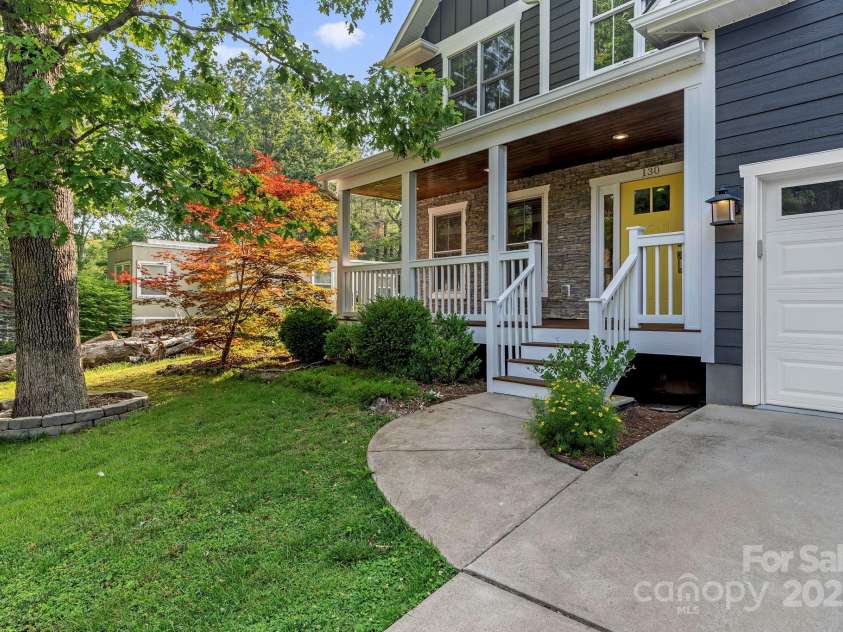 130 Eastwood Avenue, Swannanoa, NC 28778.  MLS# CAR4266957, YatesRealty ID 26054. 
