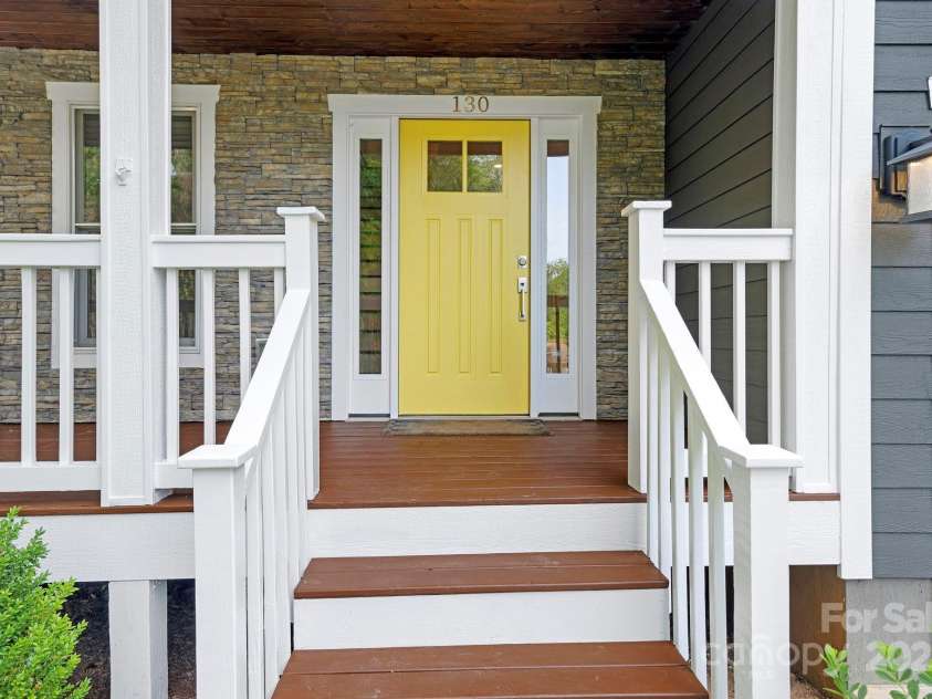 130 Eastwood Avenue, Swannanoa, NC 28778.  MLS# CAR4266957, YatesRealty ID 26054. 