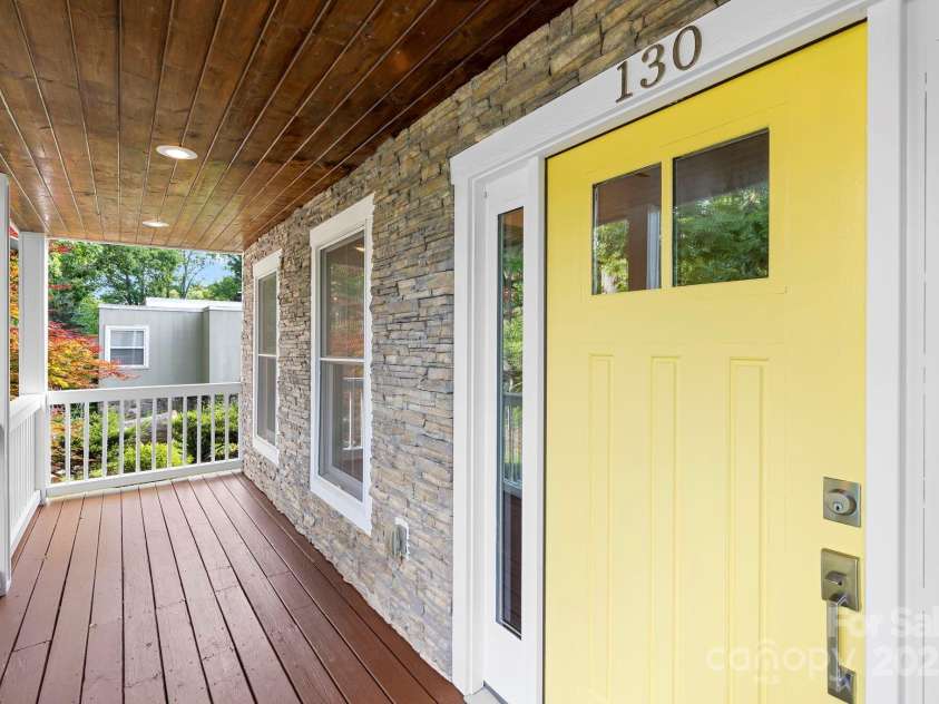130 Eastwood Avenue, Swannanoa, NC 28778.  MLS# CAR4266957, YatesRealty ID 26054. 