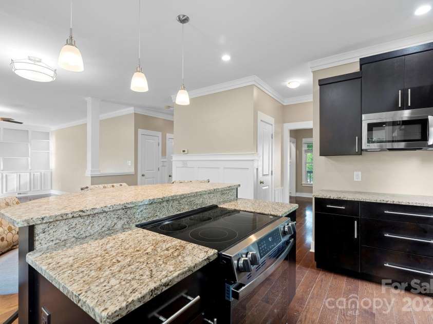 130 Eastwood Avenue, Swannanoa, NC 28778.  MLS# CAR4266957, YatesRealty ID 26054. 