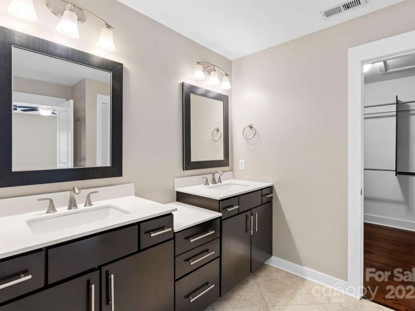 130 Eastwood Avenue, Swannanoa, NC 28778.  MLS# CAR4266957, YatesRealty ID 26054. 