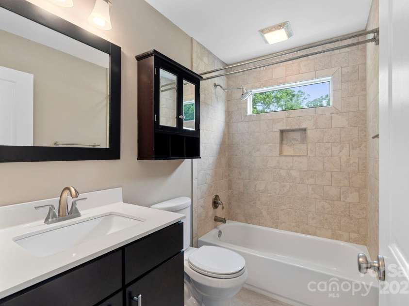 130 Eastwood Avenue, Swannanoa, NC 28778.  MLS# CAR4266957, YatesRealty ID 26054. 