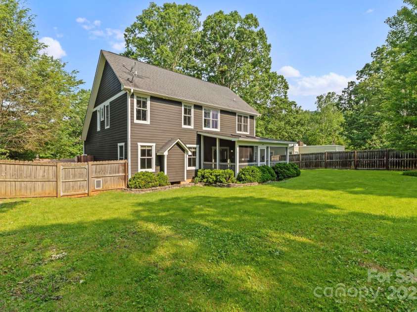 130 Eastwood Avenue, Swannanoa, NC 28778.  MLS# CAR4266957, YatesRealty ID 26054. 