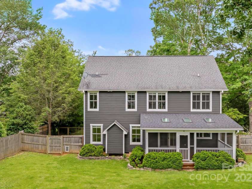 130 Eastwood Avenue, Swannanoa, NC 28778.  MLS# CAR4266957, YatesRealty ID 26054. 