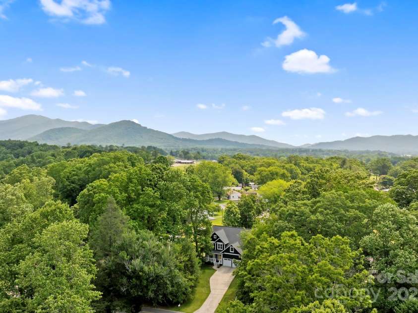 130 Eastwood Avenue, Swannanoa, NC 28778.  MLS# CAR4266957, YatesRealty ID 26054. 