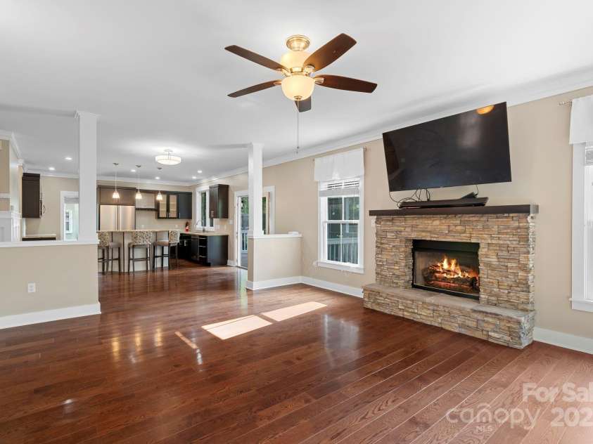 130 Eastwood Avenue, Swannanoa, NC 28778.  MLS# CAR4266957, YatesRealty ID 26054. 