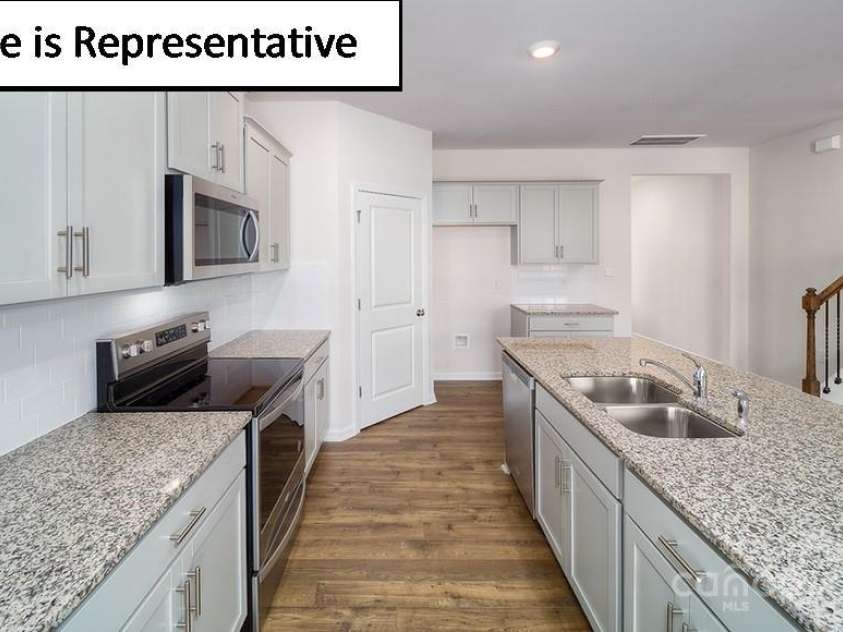 8055 Kennesaw Drive, Gastonia, NC 28056.  MLS# CAR4278497, YatesRealty ID 26055. 