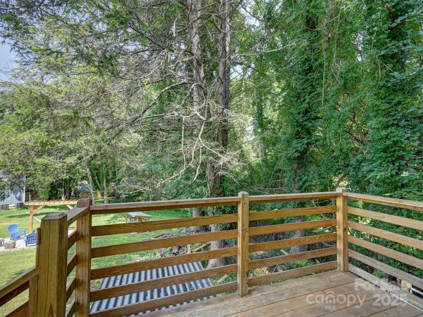 24 Gudger Road, Asheville, NC 28806.  MLS# CAR4271399, YatesRealty ID 26056. 