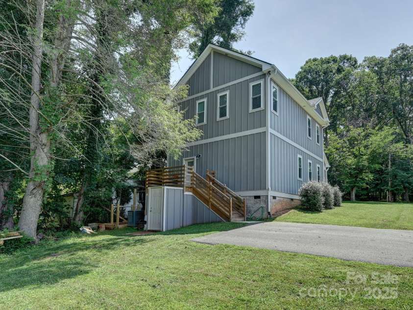24 Gudger Road, Asheville, NC 28806.  MLS# CAR4271399, YatesRealty ID 26056. 