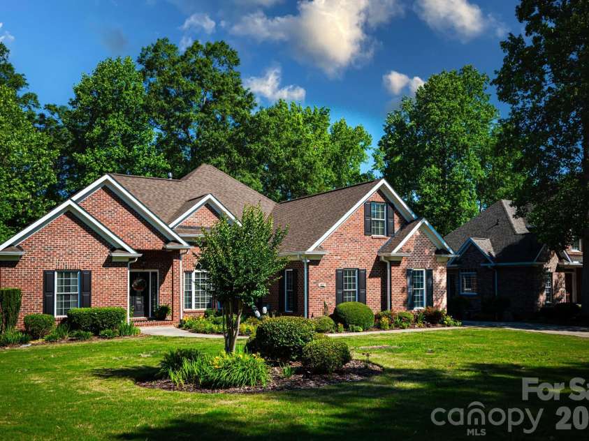 4015 Foxes Trail, Cramerton, NC 28032.  MLS# CAR4385997, YatesRealty ID 26057. 